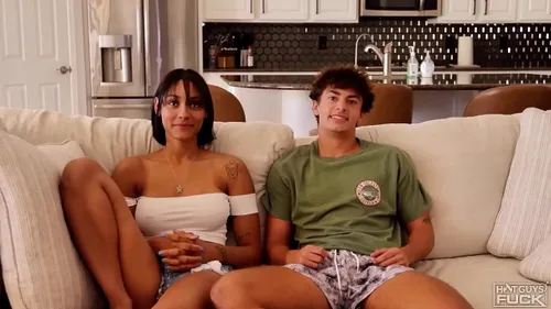 Étudiant de 19 ans baise des étudiantes sur le campus